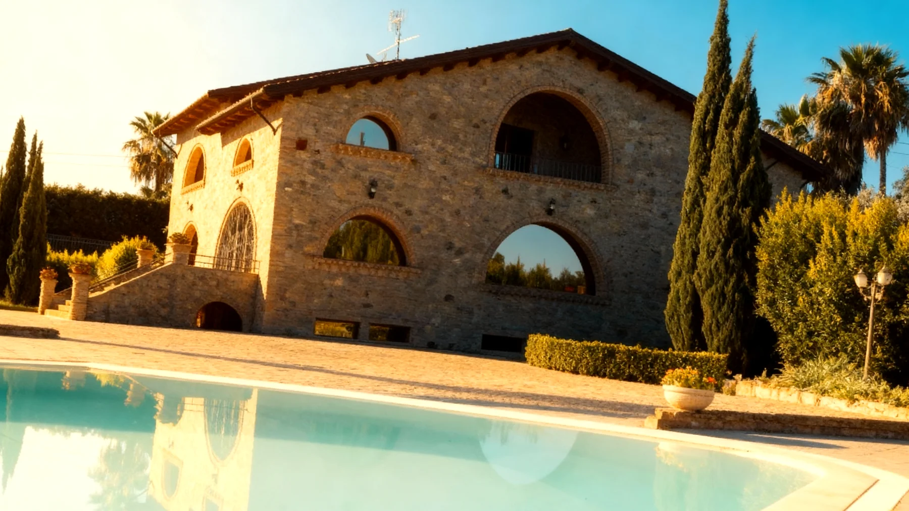 Un posto al sole 2025-12-28T08:37:48.757Z"