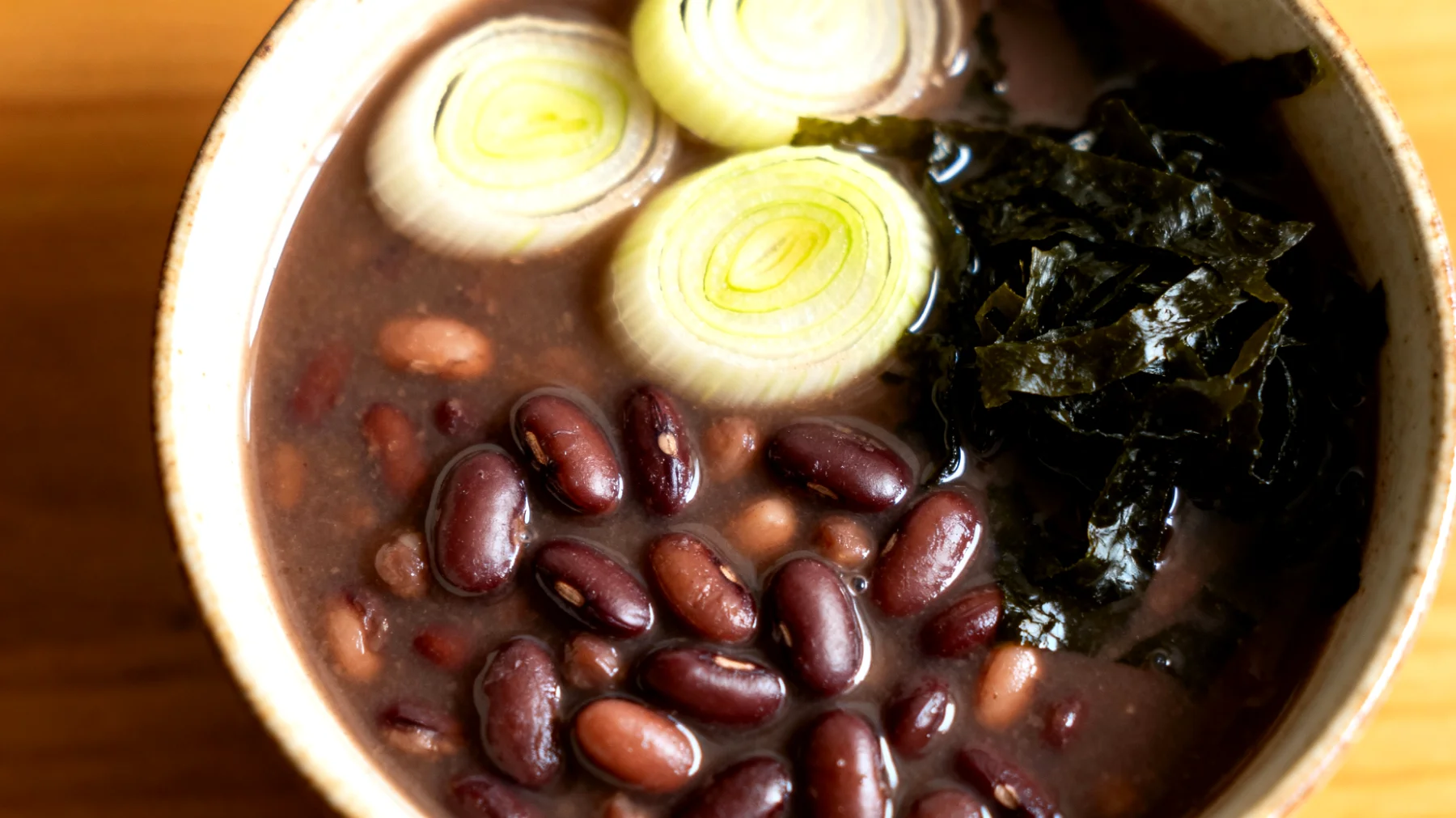 Zuppa di azuki con finocchio e alghe wakame"