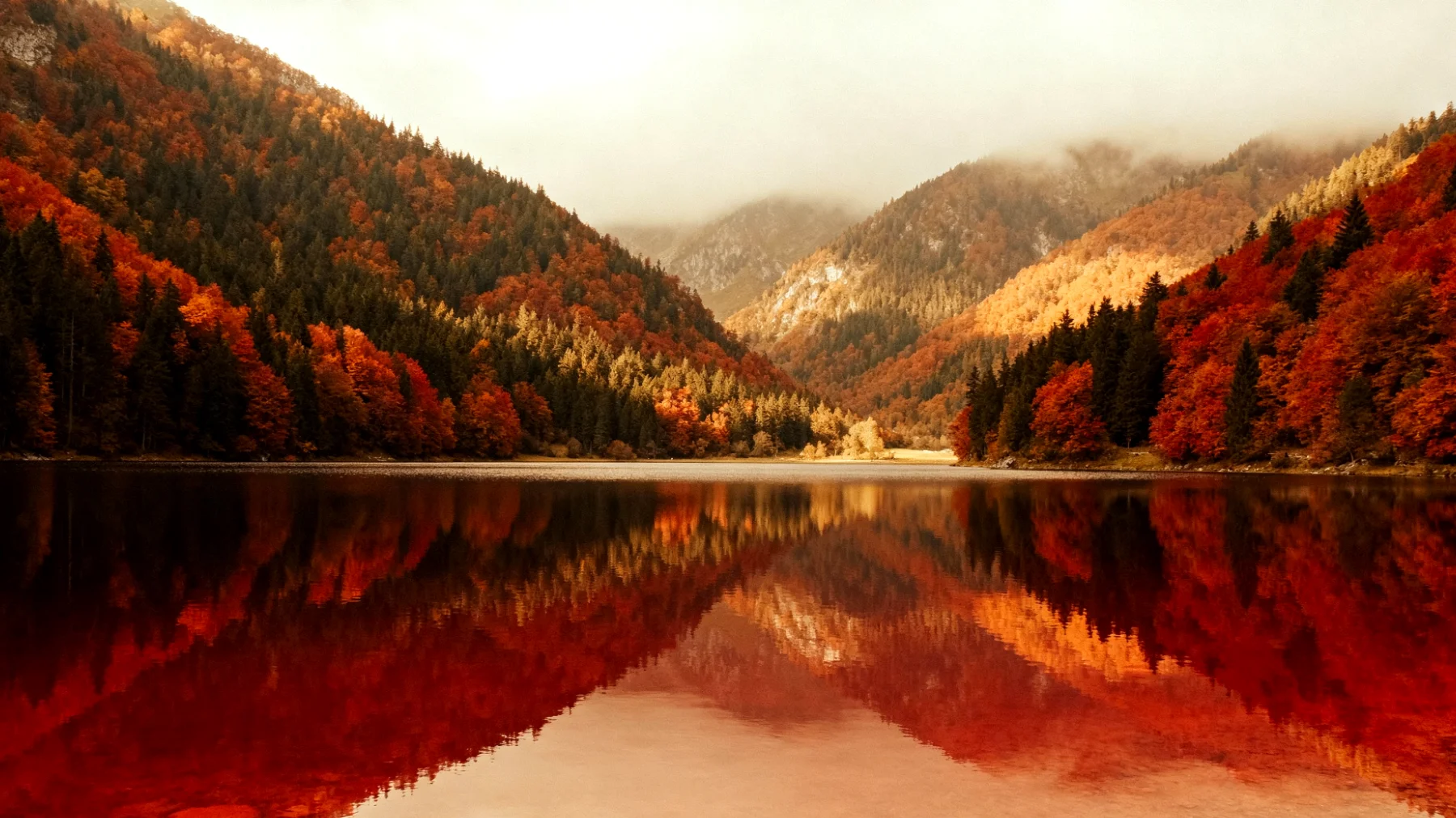 Lago Roșu (Lago Rosso)"